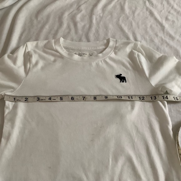 NWOT New 3 pack Abercrombie Kids t-shirt, white color, Size 5/6 - Picture 7 of 9